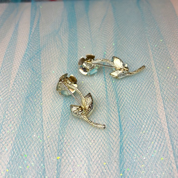 3/$15  AVON Rose Pins - Picture 2 of 4